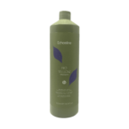 Echosline No yellow šampon je obogaćen ekstraktima komine i ljubičastim pigmentom. Prikladan za sijedu, super posvijetljenu ili izbijeljenu kosu. Smanjuje neželjene žute refleksije na sijedoj kosi, svijetlo plavoj boji i pramenovima. Tonizira svjetle,pojačava hladne podtonove. KORISTITI: Nanesite na mokru kosu i umasirajte. Vrijeme izlaganja 1-5 minuta ovisno o željenom rezultatu. Emulgirajte i isperite. Ponovite ako je potrebno. Idealno za svu plavu, izbijeljenu ili sijedu kosu s tonovima 8-9-10 za osvjetljavanje, hidrataciju, toniranje i uklanjanje žutih odsjaja. No yellow šampon smanjuje neželjene žute odsjaje toniranjem, hidratacijom i osvjetljavanjem kose. Kosa će odmah biti ohlađena te će biti svjetlija i sjajnija, pročišćena od svih neželjenih refleksija. Kosa će biti hidratizirana, meka i svilenkasta. Ljubičasti pigment taloži se između ljuskica i kutikule vlasi, prodirući duboko zahvaljujući svojoj tehnologiji, kako bi plavuši dao trenutnu čistoću, kromatski kontrastirajući žutim odsjajima. Ekstrakt sjemenki grožđa pomaže u jačanju strukture kose te ima antioksidativno i zaštitno djelovanje na boju tijekom vremena.