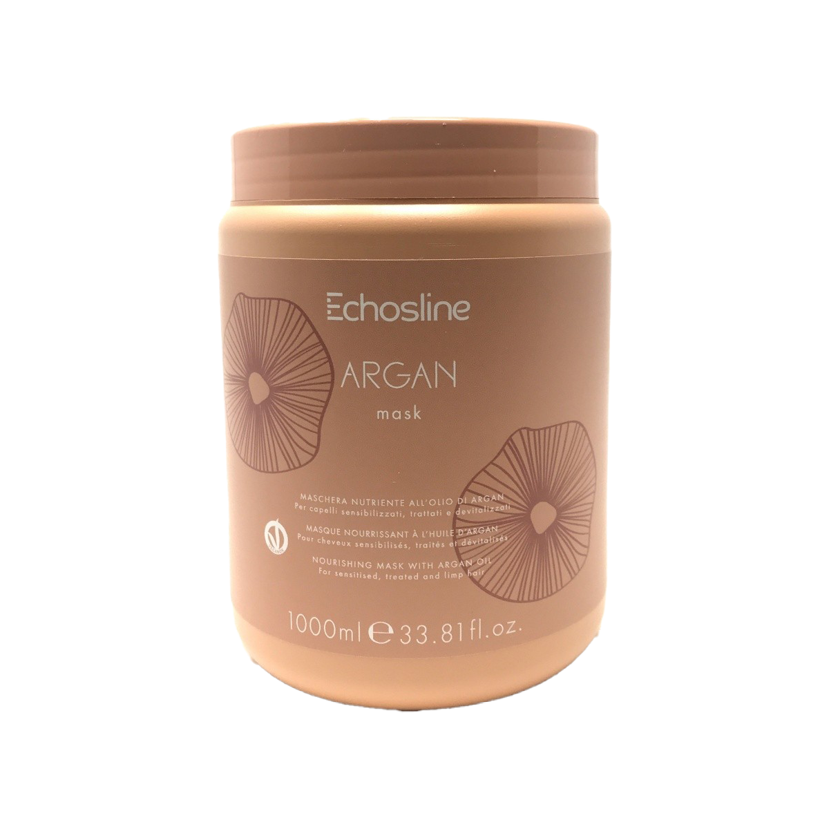 ECHOSLINE ARGAN MASKA ZA KOSU Echosline Argan maska dubinski hrani kosu, hidratizira i raščešljava. Čini kosu vitalnom, lakom za raščešljavanje, sjajnom, svilenkastom i elastičnom. Nanesite na mokru kosu, ostavite da djeluje 5 minuta i isperite. Kosa vrlo često, zbog unutarnjih ili vanjskih čimbenika, može biti bez sjaja, devitalizirana i puno osjetljivija, u tim slučajevima im je potreban hranjivi tretman koji dubinski restrukturira i hidratizira kosu. Arganova maska dubinski hrani, hidratizira i raspetljava. Kosa će biti dubinski nahranjena, vitalna, laka za raščešljavanje, sjajna, svilenkasta i elastična. Arganovo ulje štiti, posvjetljuje, hrani i jača kosu. Bogat vitaminom E, snažnim prirodnim antioksidansom, djeluje kao barijera protiv starenja, braneći kosu od slobodnih radikala. Proteini svile učinkoviti zbog svojih njegujućih i restrukturirajućih svojstava, daju tijelo i snagu bez težine, donose sjaj i iznenađujuće teksture. Laneno sjeme poznato po svojim čarobnim svojstvima zaglađivanja čini kosu mekom, svilenkastom i prekrasno sjajnom. pH 4,5-5,0